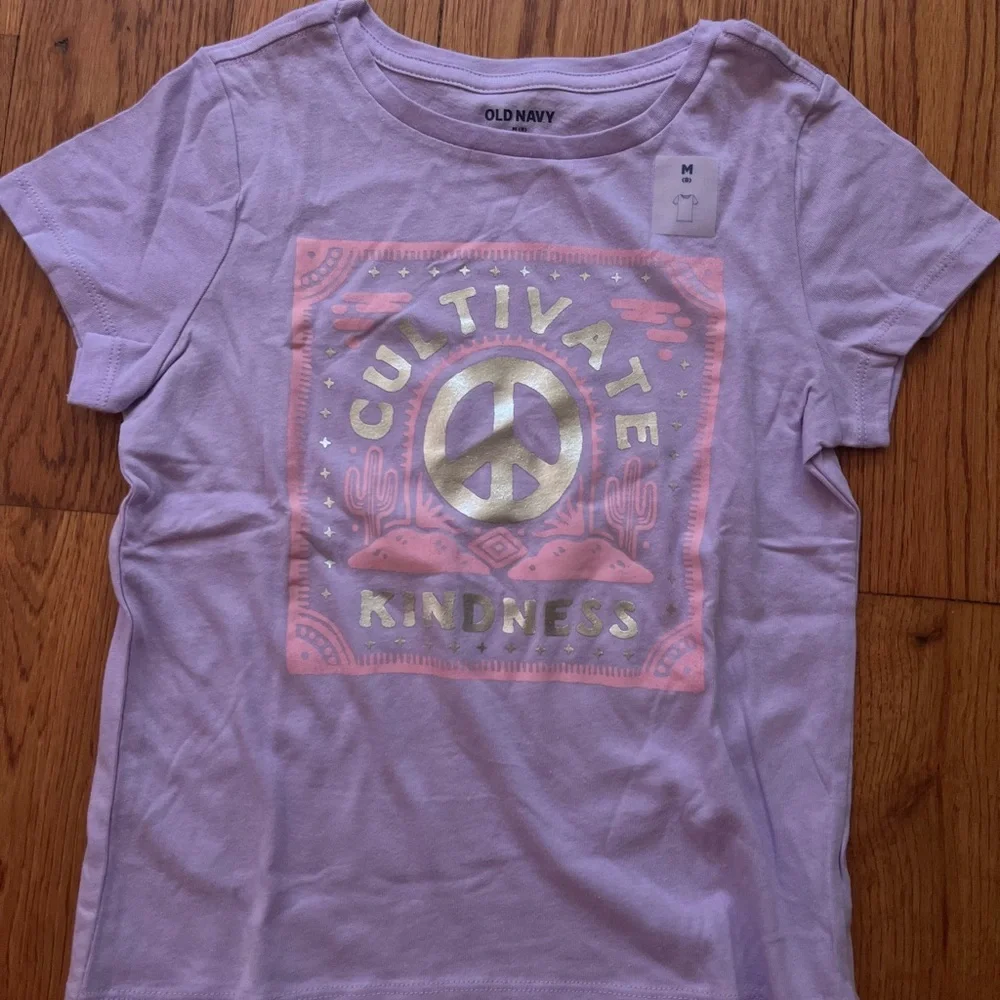Old Navy Gray Graphic Tees - Picture 8 of 12